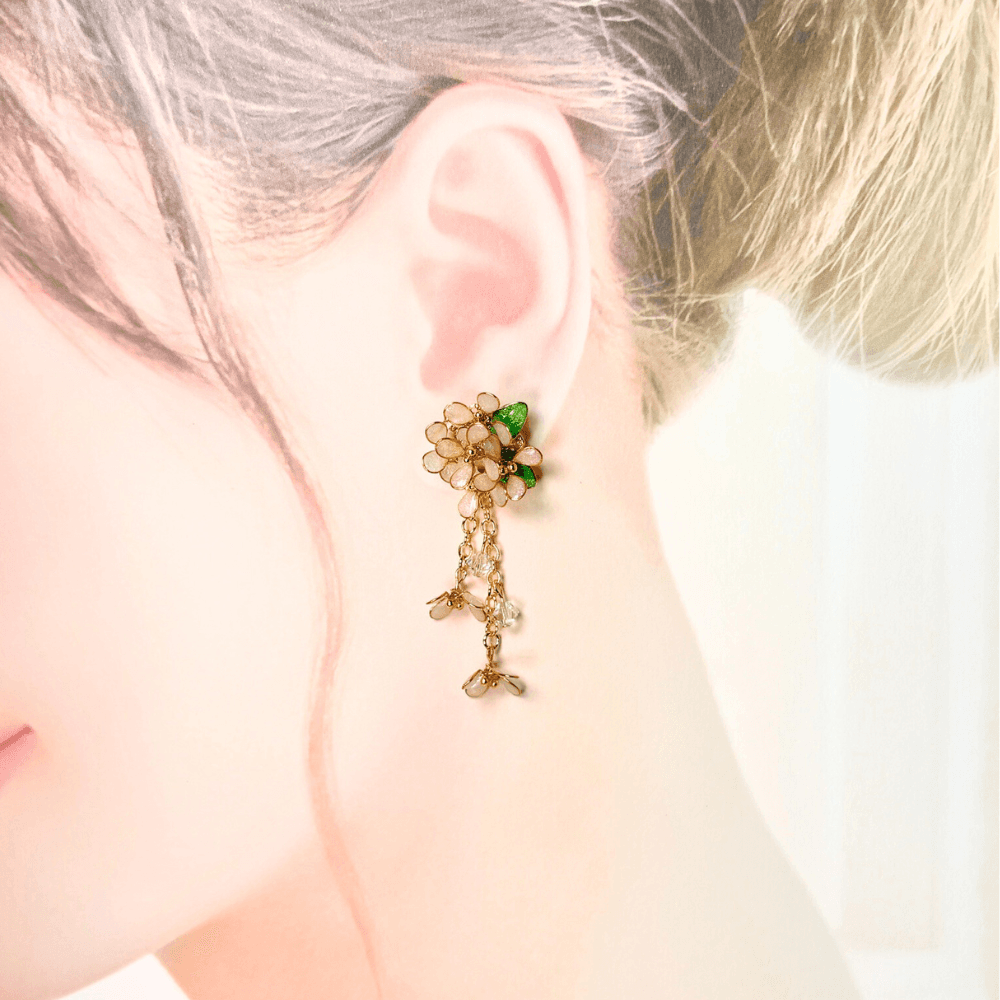 【銀木犀/ギンモクセイ】2wayイヤリング 秋の新作 揺れる白い花 金属アレルギー対応 ニッケルフリー 受注生産 | 4枚目